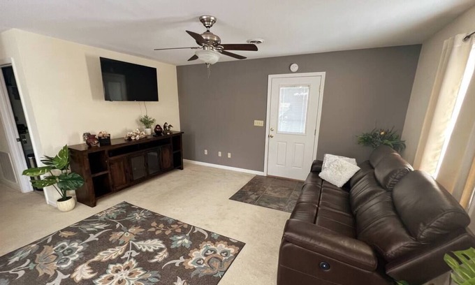 Corbin House | Cozy House Perfect for Families in Prime Location