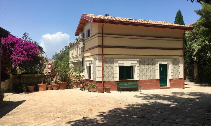 Crotone House | Welcoming Home in Crotone with Fenced Garden for Families