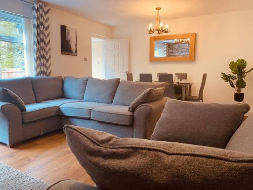 Pentwyn House | Cozy House with Parking and Pet-Friendly Amenities