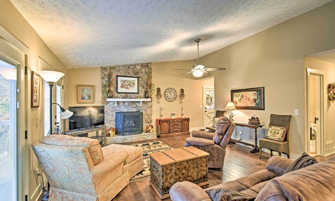 Tate House | Relaxing Jasper Retreat with Pool, Spa & Breakfast Included!