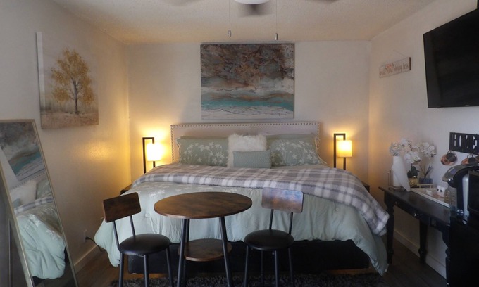 San Antonio Cottage | Ideal King Suite with Private Yard Near Sea World & More