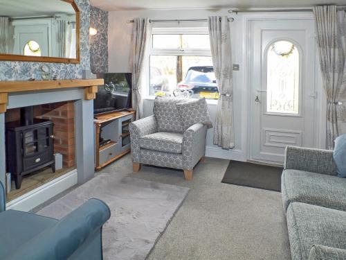 Louth House | Cozy Kozy Cottage: Child-Friendly Retreat with 9.8 Rating