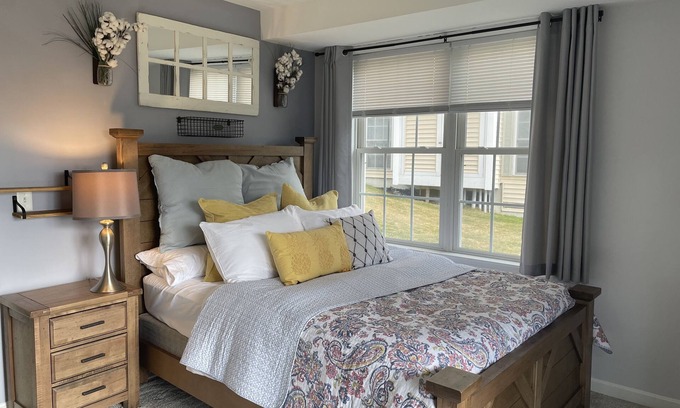 Laconia Condo | Ideal Lake Condo with Pool, Beach Access & 10/10 Guest Rating