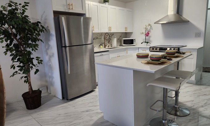 Plantation Condo | Relaxing Getaway in Plantation with Pool and Hot Tub