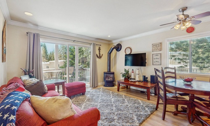 Incline Village Condo | Tranquil Mountain Retreat with Lake Access and Private Balcony