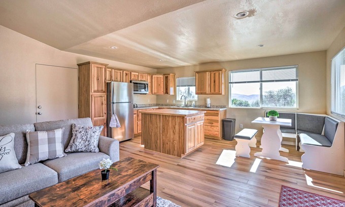 Yosemite Forks House | Cozy Retreat in Oakhurst: Family-Friendly with Spa Access