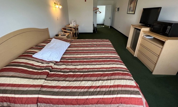 Red Bud Bed & Breakfast | Cozy Single King Suite with Kitchen in a Welcoming Town
