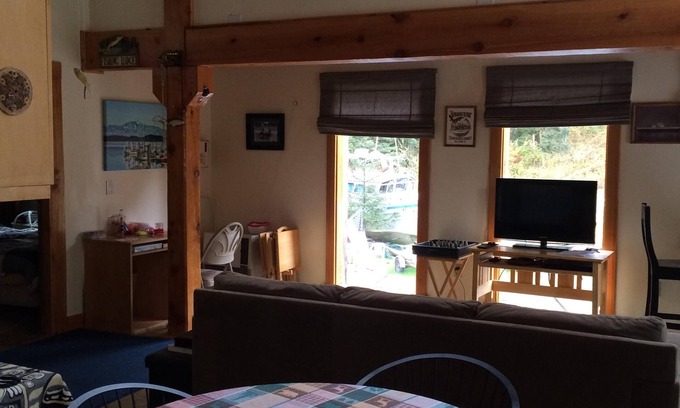 Yakutat Apartment | Tranquil Retreat with Ocean Views Perfect for Vacationers