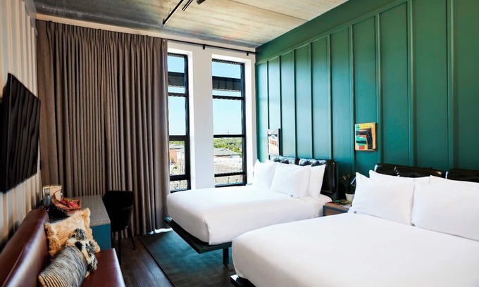 East Nashville Hotel | Comfy Room w/Rooftop Bar and All-Day Cafe in Trendy East Nashville