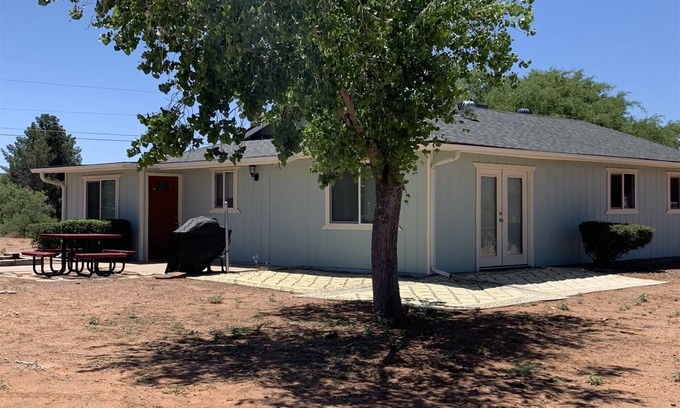 Cornville House | Cozy Cottage Retreat Near Wineries with Great Amenities