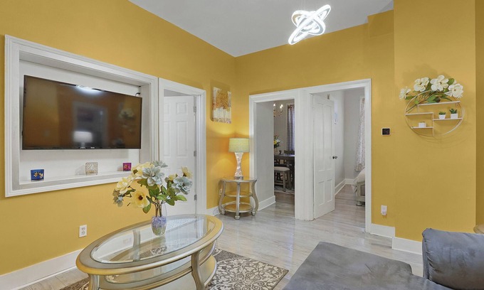 West Haven House | Beachfront Haven: 3-Bedroom Retreat Near Yale & Ocean