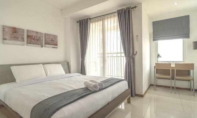 Jakarta Apartment | Cozy Studio in Central Jakarta with Pool and Hot Tub