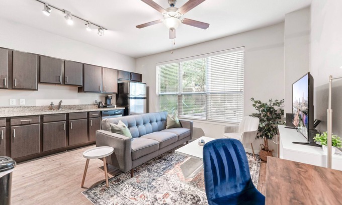 South Congress Apartment | Comfy Soco 1BR King Suite w Gympickleballlaundry