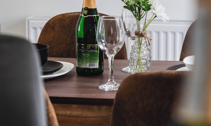 Preston House | Comfy Spacious Home Near Preston City Centre - Sleeps 7