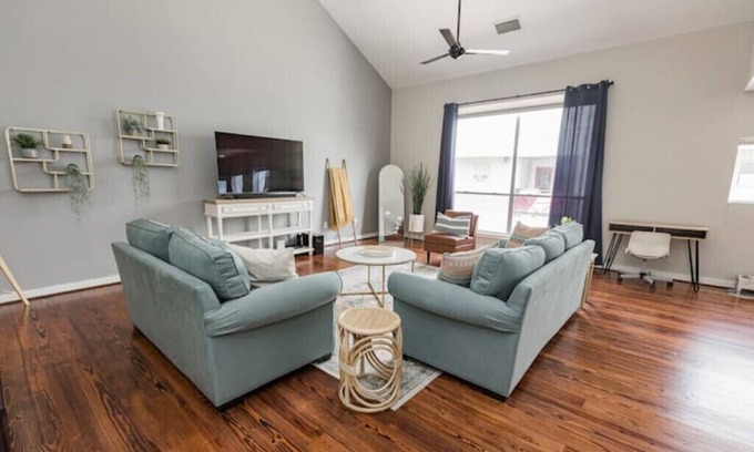 Midtown House | Cozy Townhome in Midtown with Spa and Hot Tub Amenities