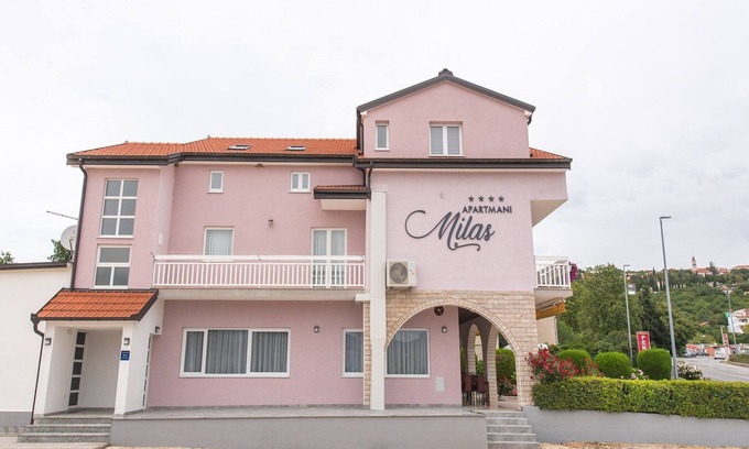 Imotski Apartment | Inviting Imotski Apartment with Pool and Parking Access