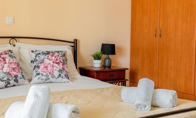 Amoudi Apartment | Perfect Family Retreat at Klelia Cottage - Rated 10/10