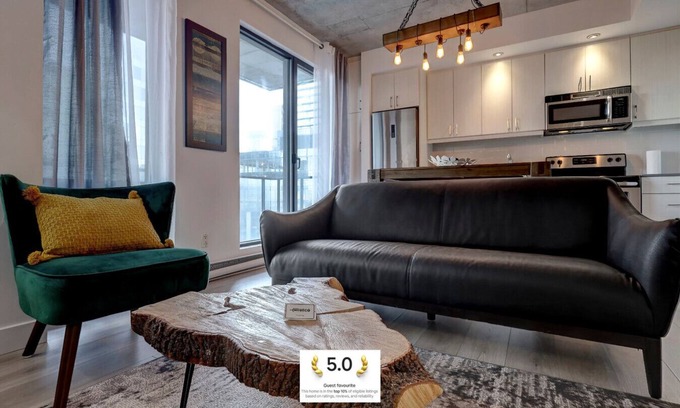 Cite Multimedia Apartment | comfy studio in Old Port Montreal