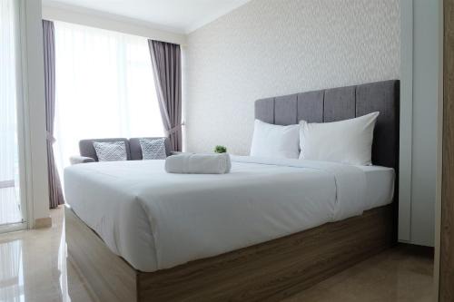 Cikini Apartment | Cozy Studio at Menteng Park with Pool & Child-Friendly Amenities