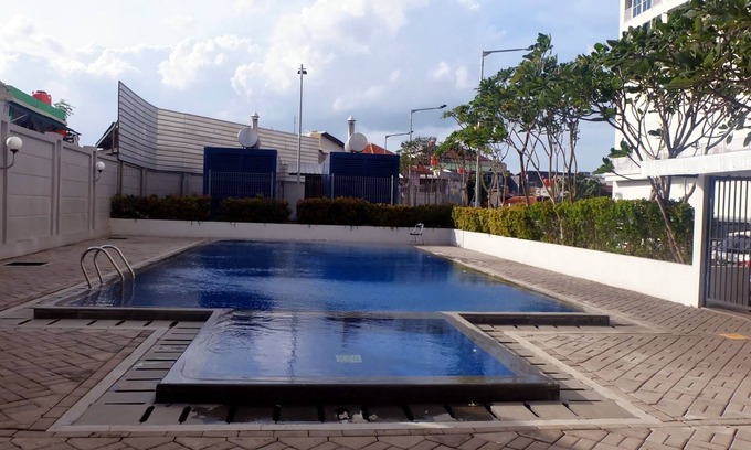 Kayu Putih Apartment | Cozy Tifolia Apartment with Pool & Breakfast Included