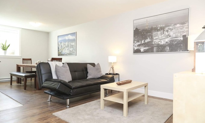 Sardis Apartment | Inviting Suite for Long Stays with Lake View & Kitchen