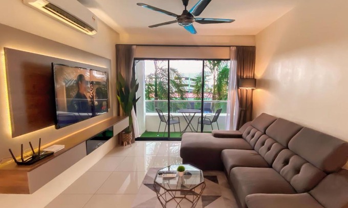 Kampung Kuala Pari Apartment | Relaxing Pool View at Ipoh Waterpark with Netflix & Wifi