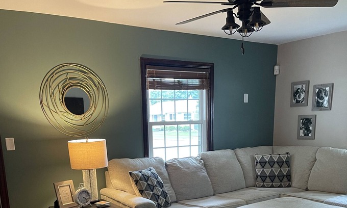 Oshkosh House | Comfy Two bedroom home 1 block away from EAA!