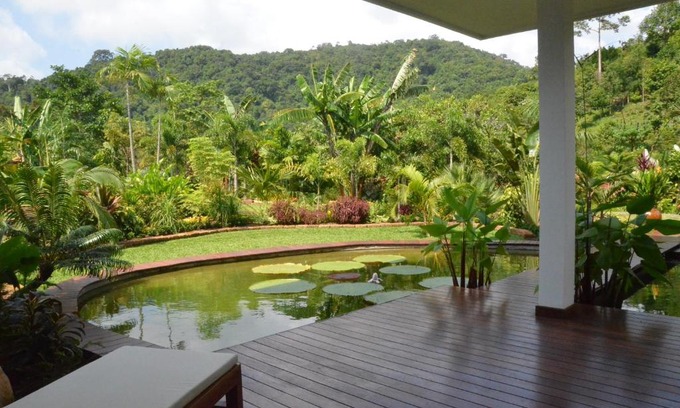 Kep Cabin | Cozy Cominsia Lodge: Family-Friendly Stay with Breakfast