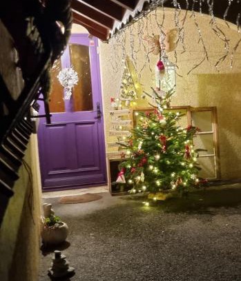 Verrens-Arvey Bed & Breakfast | Relaxing Stay at Comme à la Maison with Family-Friendly Perks