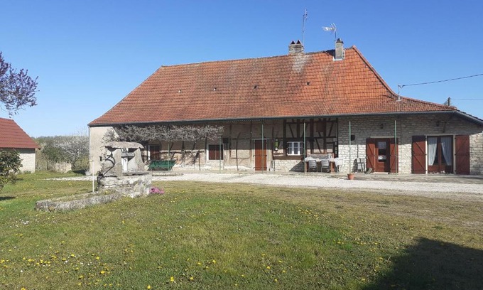 Montret House | Ideal Family Retreat at Commealaferme71 with Pet-Friendly Perks