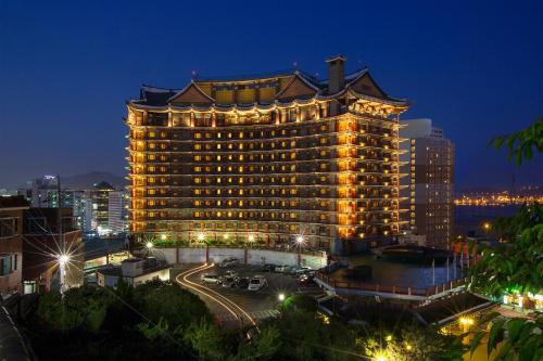 Jung-gu Hotel | Oceanfront Comfort at Commodore Hotel Busan - 4 Star Stay