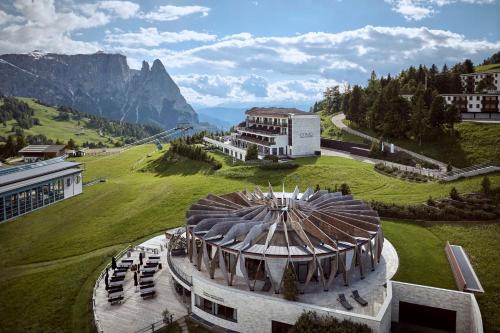 Castelrotto Hotel | Discover COMO Alpina Dolomites: 5-Star Retreat with Spa