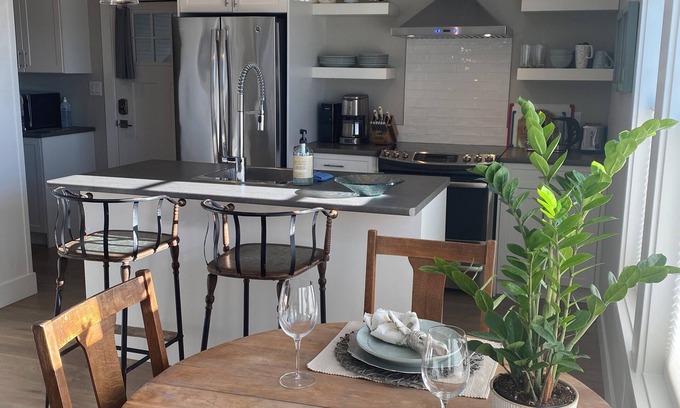 Comox House | Exceptional Comox Harbour Carriage House with Ocean Views