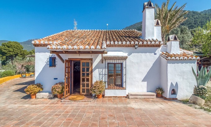 Alcaucin Cottage | Discover Belvilla by OYO La Zamarra - Perfect for Families!