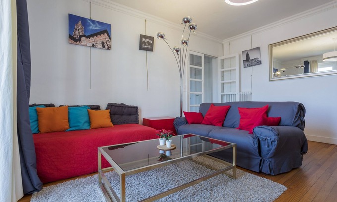 Arnaud Bernard Apartment | Convenient Compans Airport Shuttle & Congress Center