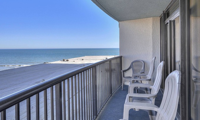 Myrtle Beach Condo | Family-Friendly Compass Cove with Pool & Breakfast Included