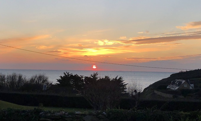 Le Conquet House | Relaxing Retreat at Complètement à L'ouest with Ocean Views
