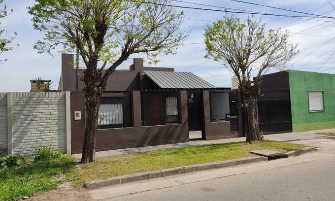Berazategui Apartment | Pet-Friendly Complejo Berazategui with Breakfast Included