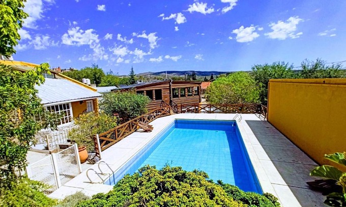 Tanti Apartment | Discover Complejo El Alto: Family-Friendly with Pool & Breakfast