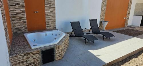 La Rioja Hotel | Family-Friendly Complejo Llay with Relaxing Hot Tub