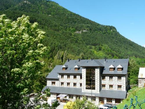 Chisagues Hotel | Discover Complejo Turístico Bielsa: Beachfront Bliss Awaits