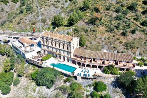 El Chorro Hotel | Experience Complejo Turístico La Garganta with Ocean Views
