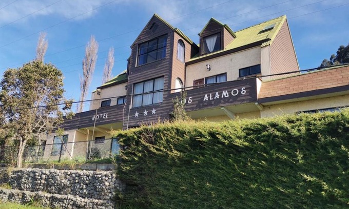 Chinquio Hotel | Relax at Complejo Turistico los Alamos with Ocean Views