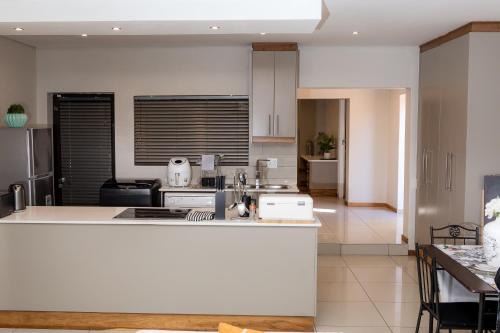 Bayswater House | Complete Modern 3-Bedroom Home En-suite Near Mall & Major Attractions
