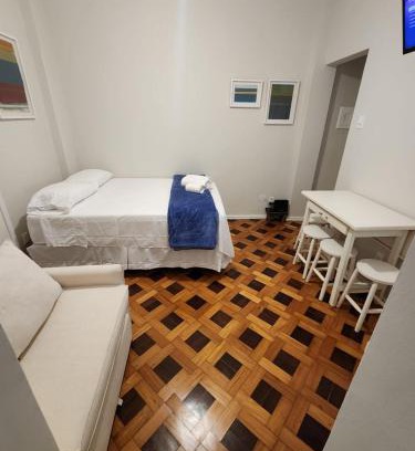 Gloria Apartment | Complete studio one block from Flamengo beach