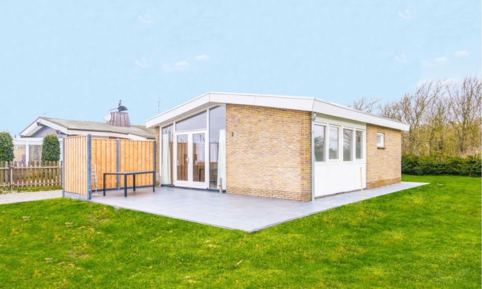 Julianadorp aan zee House | Discover Zonnig Zuid: Renovated Retreat Near the Beach