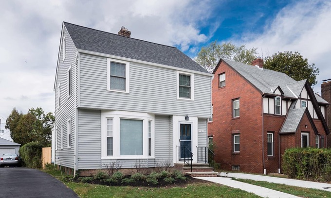 Cleveland House | Recently Remodeled Hotel with Pet-Friendly Amenities