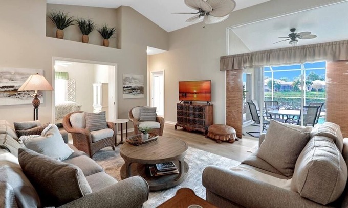 Falcons Glen House | Completely Remodeled Private Home in Lely with Pool (sleeps 6)