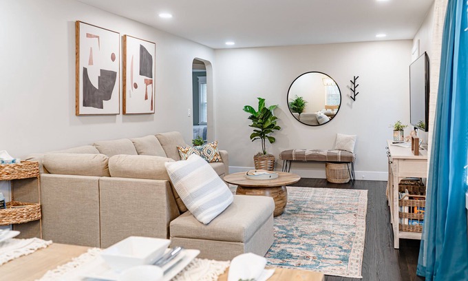 Saint Joseph House | Ideal 2 Bed Home Near Beaches with Pool & Ocean Views