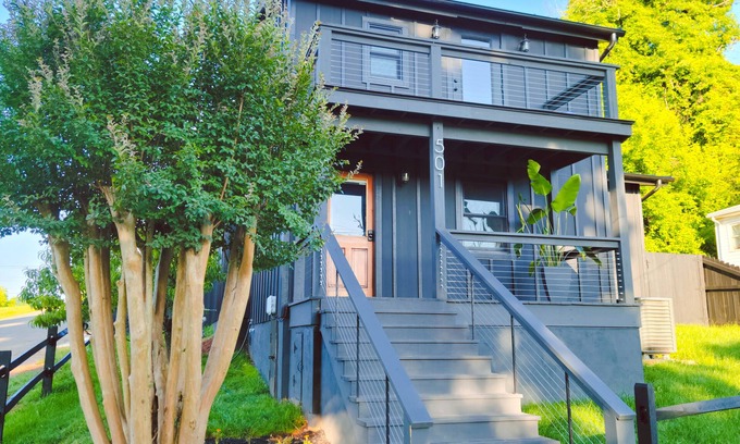 Daniels Hill House | Beautifully Remodeled Victorian Home in Downtown Lynchburg